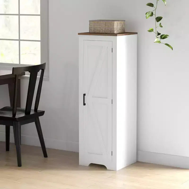HOMCOM Aufbewahrungsschrank im Landhausstil mit verstellbarem Einlegeboden, Akzentschrank mit einer Scheunentür für Wohnzimmer, Bodenschrank als Vorratsschrank, Weiß