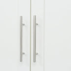 Armoire-penderie en bois blanc avec portes, tiroirs et tringle