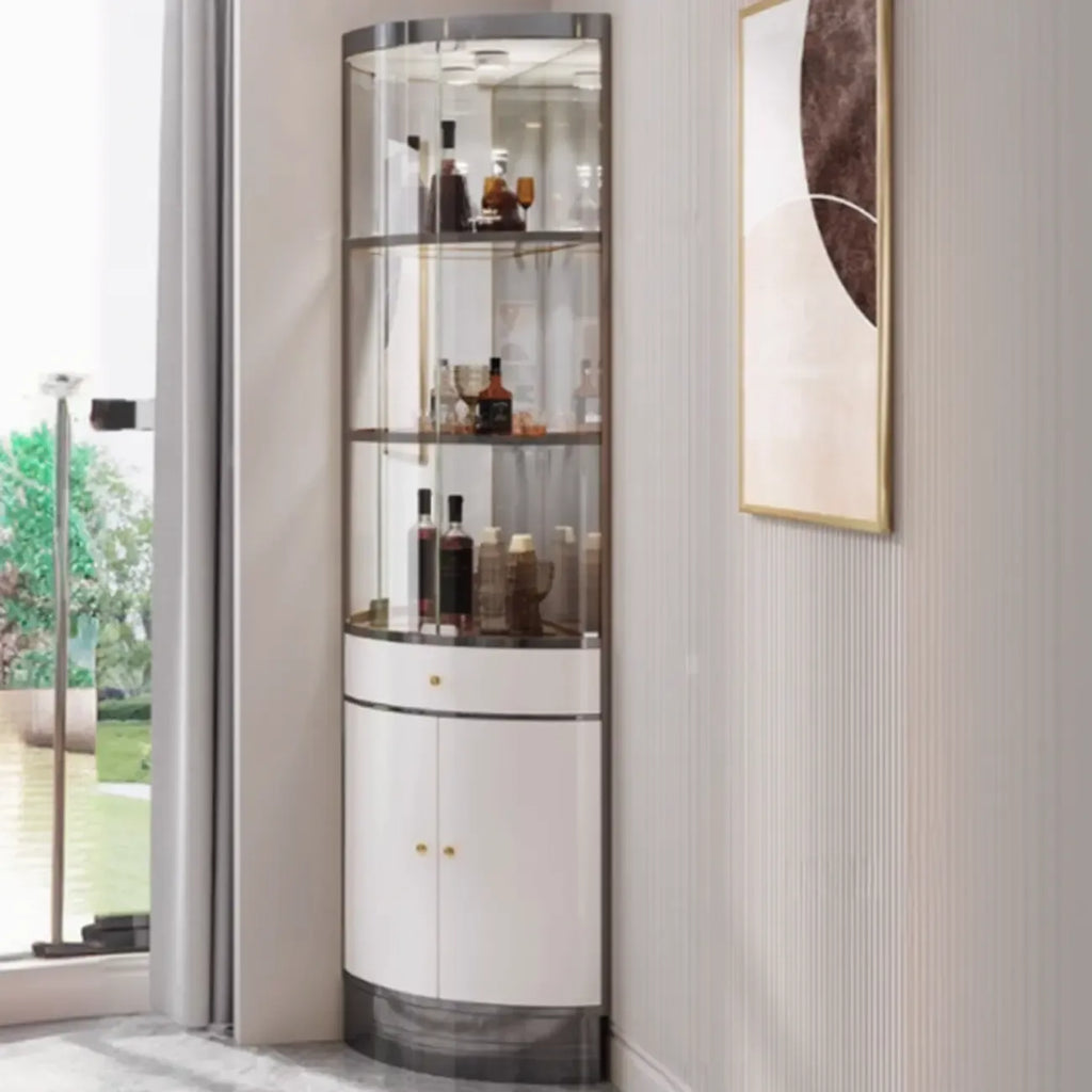 Eckschrank zur Aufbewahrung und Präsentation mit mehreren Ebenen aus Glas und Metall, Weinschrank