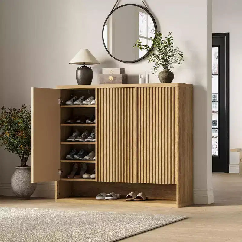 Meuble à chaussures avec porte à cannelures et étagères réglables pour l’entrée ou le salon