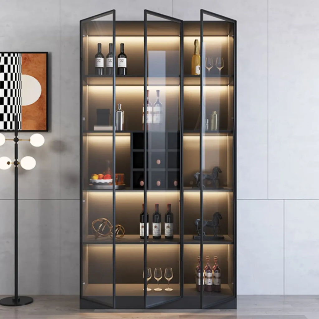 Minimalistische zwarte houten wijnkast met glazen deur